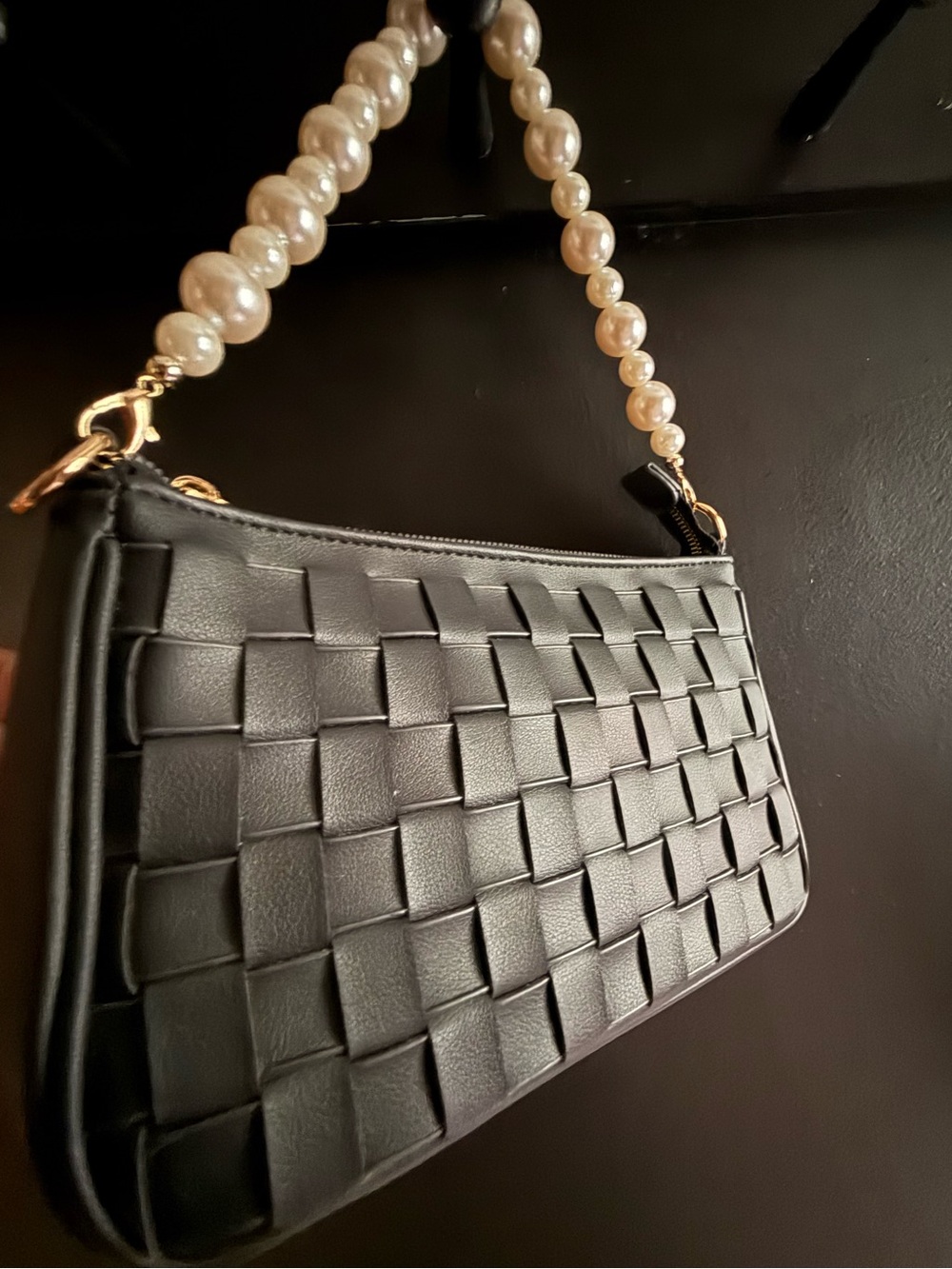 Classic Black Woven Leather-like Crossbody Bag Pearl & Shoulder Strap Coquette - Picture 2 of 7